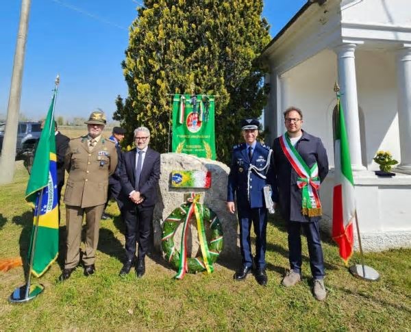 Piloto da FAB morto na Segunda Guerra Mundial é homenageado na Itália