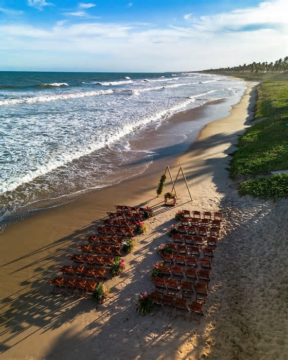 Beach club com mais de 3 mil m² no Litoral Norte da Bahia passa a sediar casamentos à beira-mar