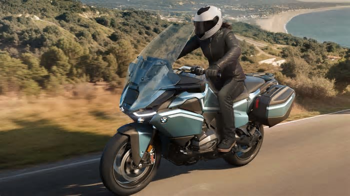 Nova BMW R 1300 RT estreia mais potente e tem chances para o Brasil
