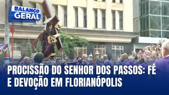 Mais de 100 mil pessoas acompanham a Procissão do Senhor dos Passos em Florianópolis