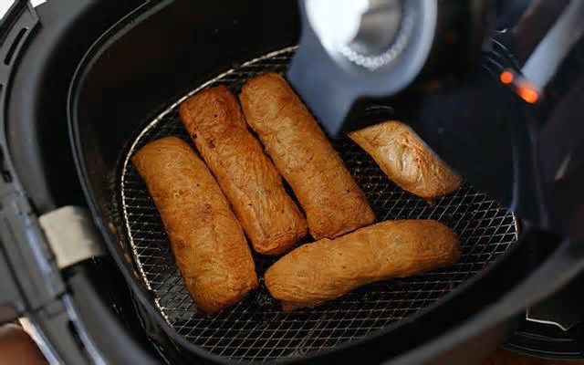 Sempre faço esse rolinho primavera doce na airfryer para os meus filhos desde que aprendi com a minha vizinha chinesa