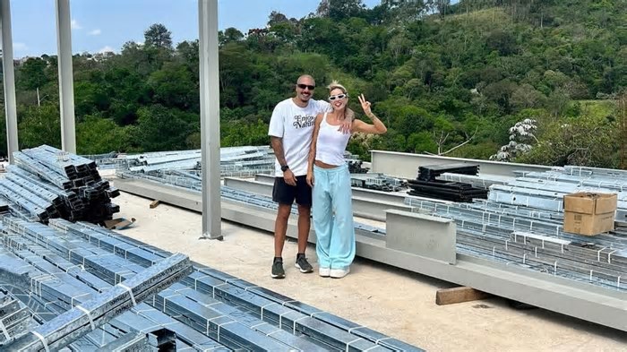 Aline Gotschalg compartilha desafios na construção de mansão com Fernando Medeiros: 'Vários arrependimentos'