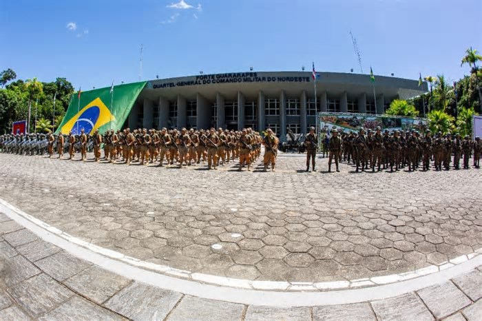 Comando Militar do Nordeste homenageia personalidades do Estado no encerramento da Semana do Exército