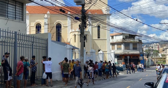 Domingo de Páscoa: projeto em BH faz almoço para moradores em situação de rua