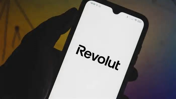 Revolut, la Banca di Lituania multa per 3,5 milioni la fintech britannica: «Violate le norme antiriciclaggio»