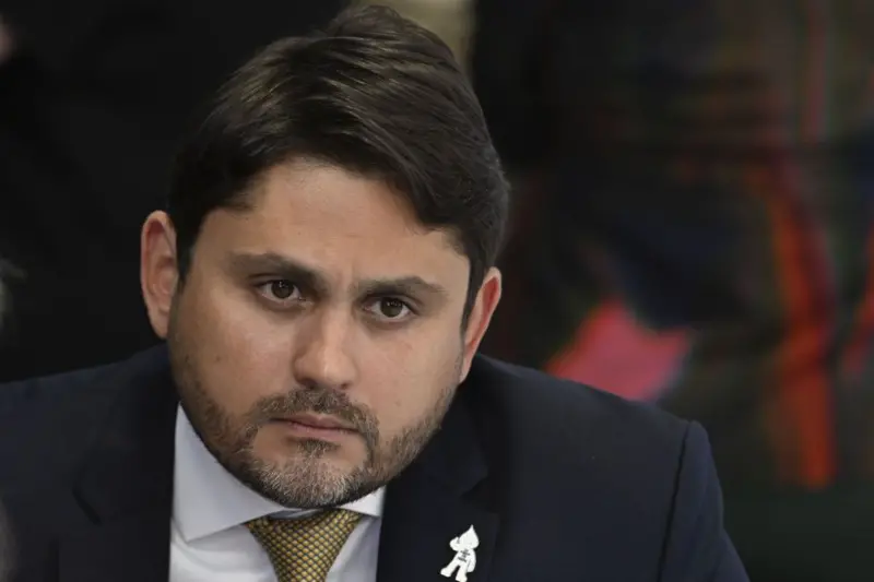 A denúncia de corrupção que derrubou ministro das Comunicações de Lula