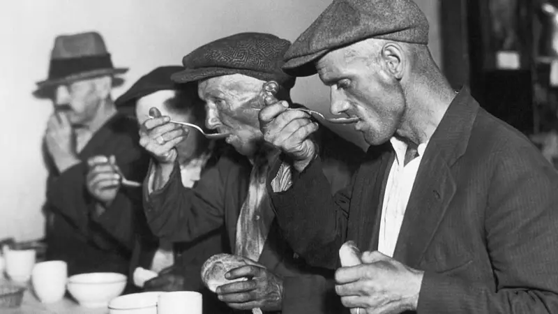 Como tarifas dos EUA em 1930 arrasaram ainda mais a economia global e agravaram a Grande Depressão
