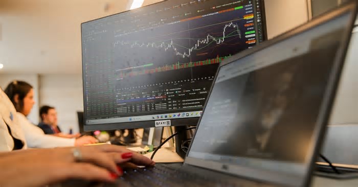 Certificações e relacionamento com os clientes: especialistas de Caxias explicam requisitos para se tornar assessor de investimentos