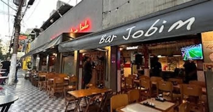 Bar Jobim recria pedaço do Rio de Janeiro em São Paulo