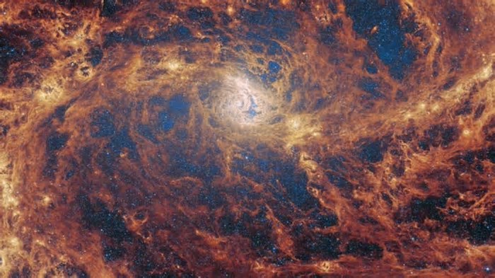 Telescópio James Webb encontra buraco negro supermassivo que ‘tinha sumido’