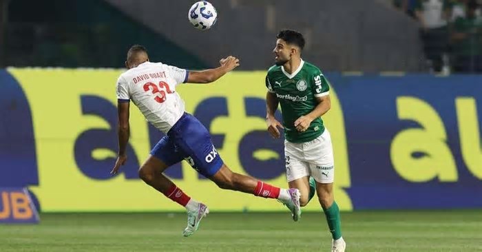 Palmeiras “empilha” atacantes, mas não fura defesa do Bahia e perde pelo Brasileirão