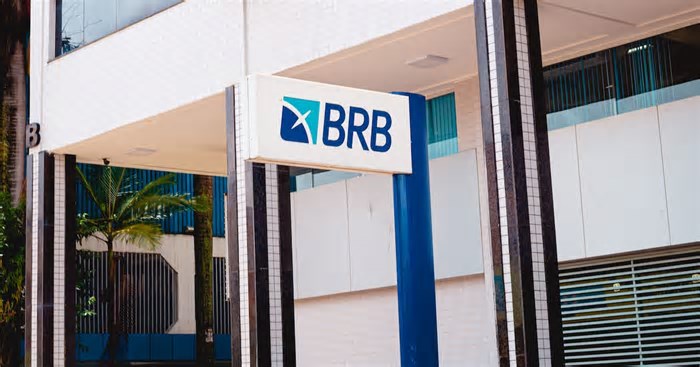 BRB e Master: Fitch coloca classificação dos bancos em observação após anúncio de aquisição