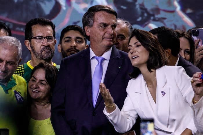AGU recorre de indenização a Michelle e Bolsonaro e defende fala de Lula sobre móveis do Alvorada