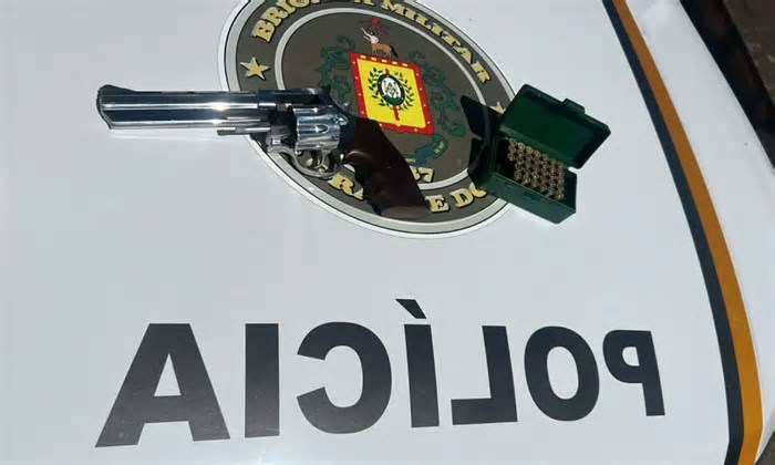 Brigada Militar prende homem por porte ilegal de arma de uso restrito em Ivoti