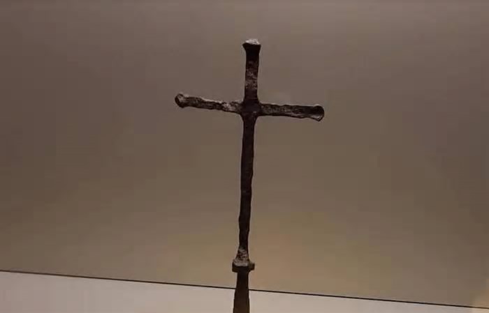 Cruz original da primeira missa no Brasil vem a Brasília no aniversário da capital