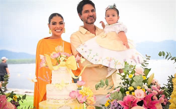 Munik Nunes celebra 1 ano da filha Catarina com festa luxuosa no Guarujá