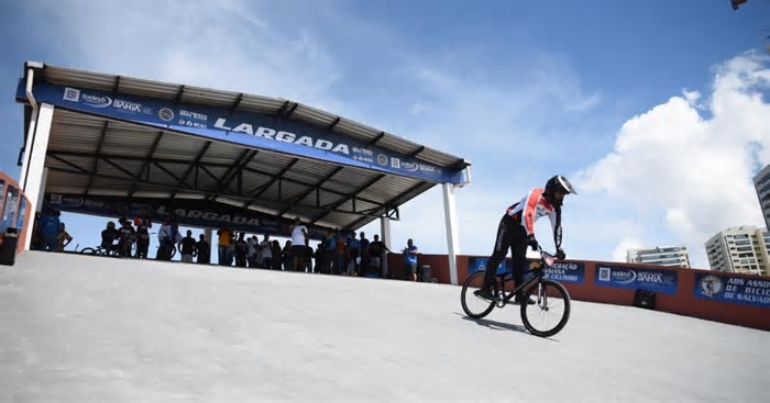 Prefeitura entrega nova pista de Bicicross na orla de Pituaçu neste domingo