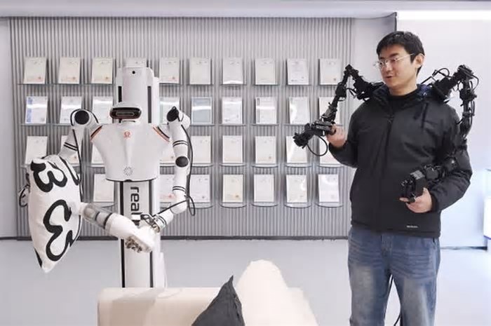 Robôs humanoides e drones: como a 'IA incorporada' está transformando a vida na China
