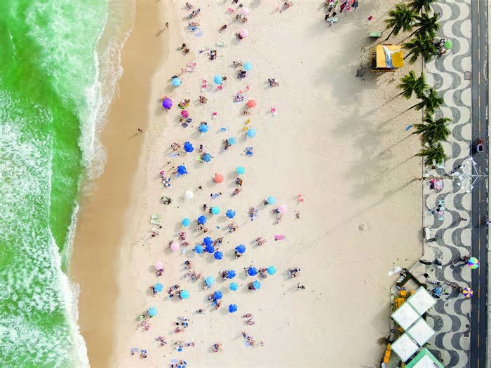 Copacabana é uma festa: a história do bairro icônico