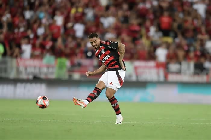 No Maracanã, Flamengo e Corinthians se enfrentam pelo Brasileirão