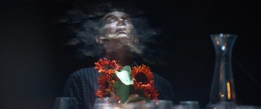 ‘Girassol Vermelho’, filme-artesanato do videoartista Eder Santos, chega aos cinemas
