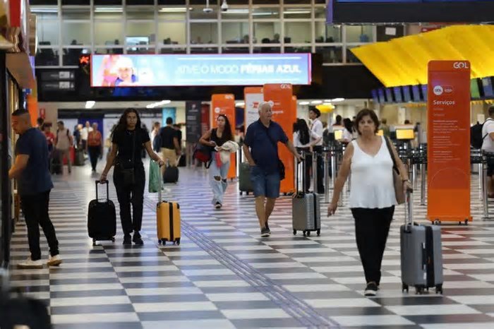 Programa Voa Brasil já viabilizou 35,4 mil passagens para aposentados; saiba como participar