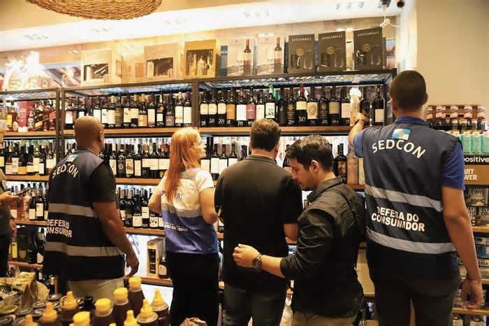 Fiscalização já apreendeu 112 mil produtos falsificados no Rio