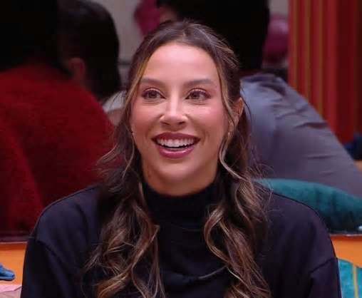 Equipe de Renata, finalista do BBB 25, e Prefeitura de Fortaleza fazem festa para assistir decisão