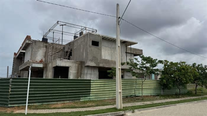 Casal é suspeito de praticar 'golpe da construção' na venda de casas de alto padrão no Eusébio