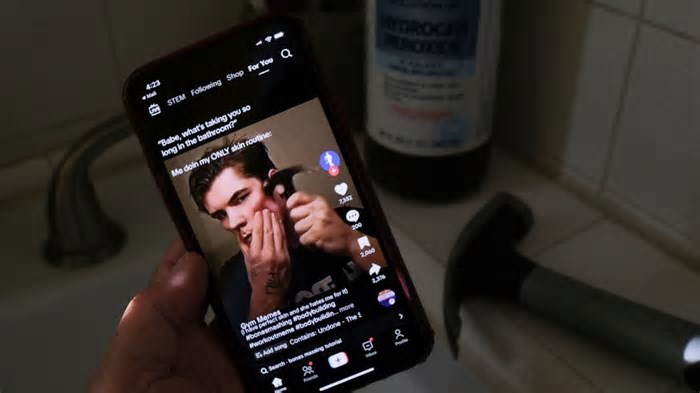 Looksmaxxing: a prática bizarra que virou febre entre homens jovens para embelezamento