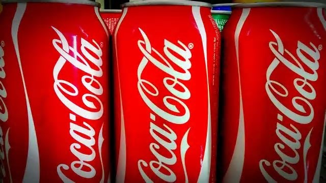 Coca-Cola surpreende com lucro de US$ 3,33 bi, mas corta projeções para 2025