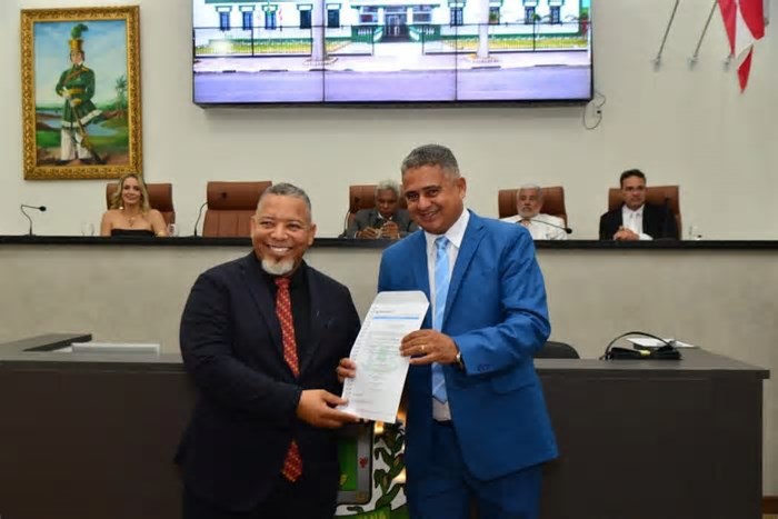 Teólogo, psicanalista e músico, o forrozeiro Dr. Ed é o mais novo cidadão feirense