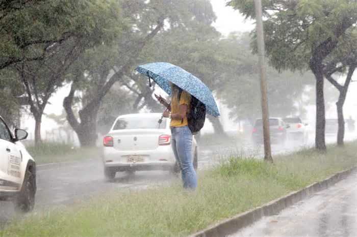 Defesa Civil alerta para pancadas de chuva de até 90 mm nesta quarta em BH