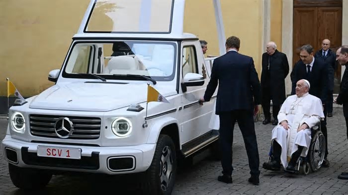Mercedes-Benz 100% elétrico: conheça o último Papamóvel usado por Francisco no Vaticano