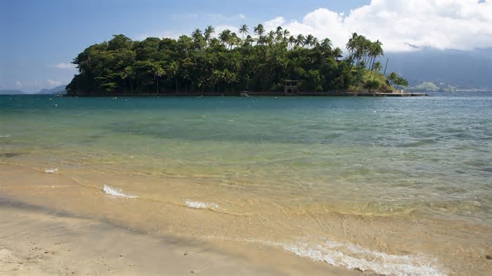 Conheça a cidade com mais de 360 cachoeiras e 42 praias!