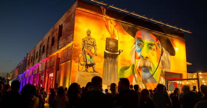 Eduardo Kobra virá a Porto Alegre para restaurar mural gigante atingido pela enchente no 4º Distrito