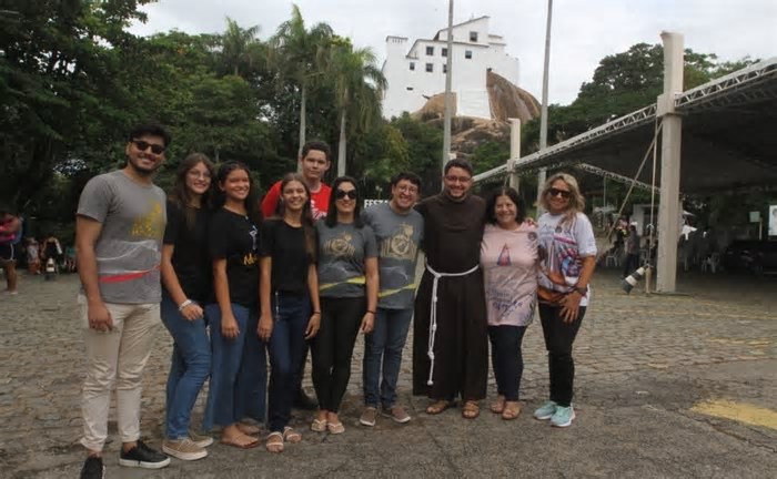 Nove dias com romarias, missas especiais e shows na Festa da Penha 2025