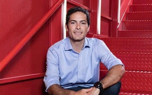 Ele saiu do interior, começou como analista e hoje lidera finanças de gigante do varejo alimentar