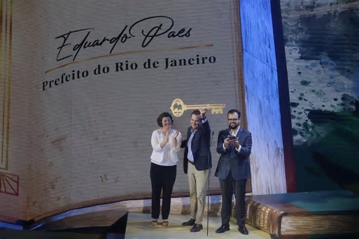 Rio é a Capital Mundial do Livro e dá início a ano de celebrações literárias com espetáculo e homenagens