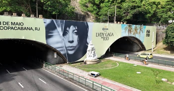 Não vem mais? Retirada de painel de show de Lady Gaga gera especulações
