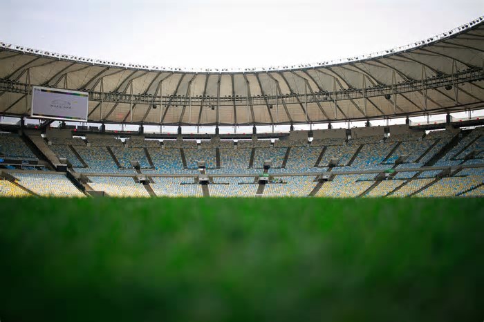 Futebol hoje: Confira onde assistir aos jogos desta sexta-feira (25)