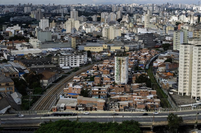 Leitores comentam remoção da favela do Moinho, em SP