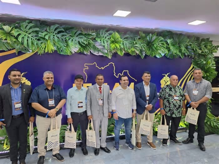 Vereadores de Tefé participam do 5º FECLAM em Manaus