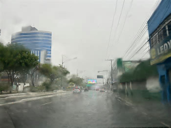 Inmet emite alerta de 'perigo' de chuvas intensas para Manaus neste domingo