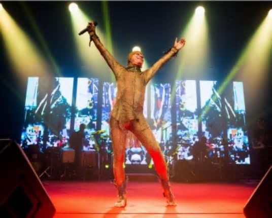 Ney Matogrosso traz novo concerto 'Bloco na Rua' para Porto Alegre