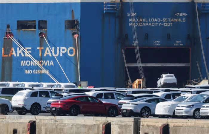 EUA: empresa de correios UPS demite 20 mil e GM suspende previsão anual por causa das tarifas de Trump