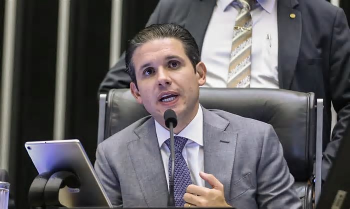 Depois de nove meses nasceu a PEC da Segurança entregue, hoje, a Hugo Motta