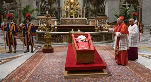 Milhares de fiéis no Vaticano para o funeral do Papa Francisco