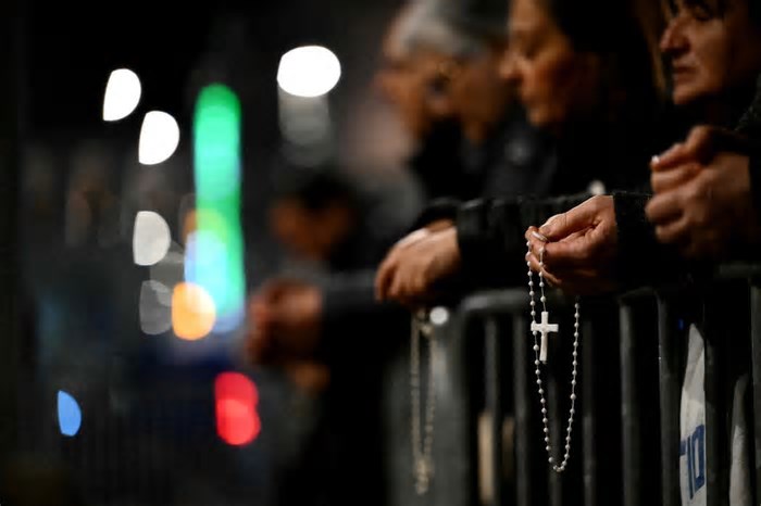 Saudades, gratidão e orgulho dominam despedida do Papa Francisco, homenageado por 250 mil pessoas em funeral no Vaticano