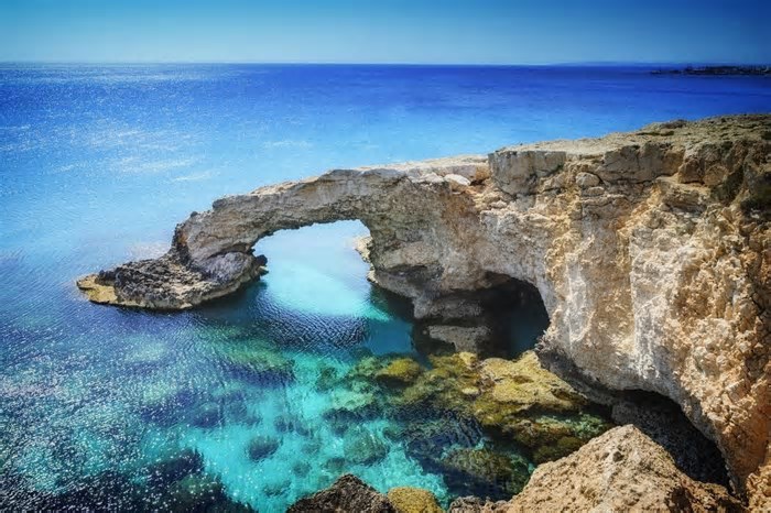 Descubra a ilha esquecida do Mediterrâneo que guarda lendas, praias e segredos sem multidões